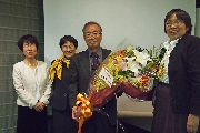 祝い会08_花束贈呈.jpg
